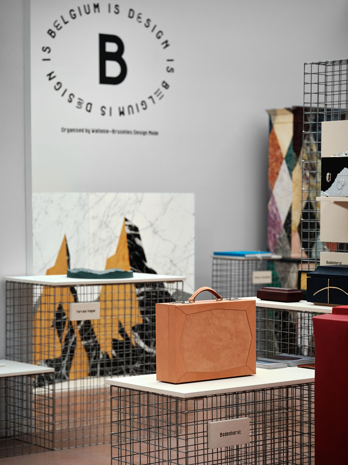 Belgium is Design — WBDM — Scénographie · Stand institutionnel — vue 2 — Design With Genius, Liège Belgique